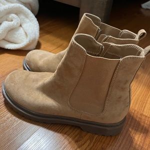 American Eagle Boots, worn handful of times, size 8, tan